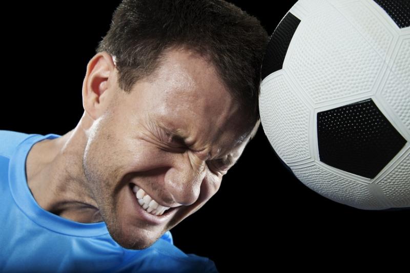 كرة القدم تؤذي الدماغ